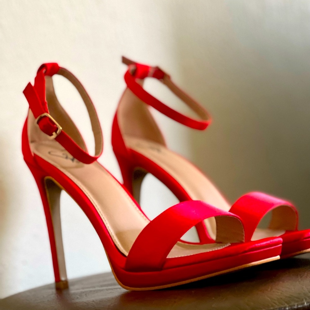 They are red and tall heels. They are Windsor heels. Only used for a ball.